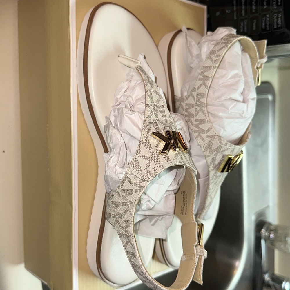 MICHAEL KORS JILLY FLAT SANDAL 7M - Picture 11 of 12